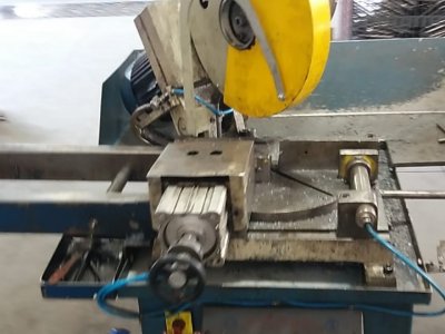 Terceirização de corte com serra metal